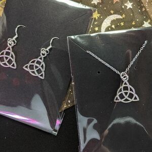 Little Triquetra Earrings & Necklace Set BNIP Celtic Knot